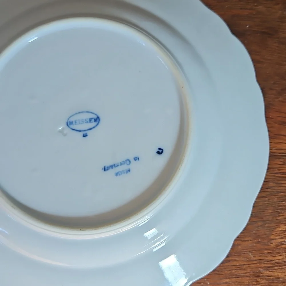 Blue and White Meissen Blue Onion Floral Porcelain Salad Plate. - Picture 3 of 5